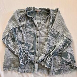 Oli & Hali boho Floral lace Button-Up dusty blue Blouse with fringe hem